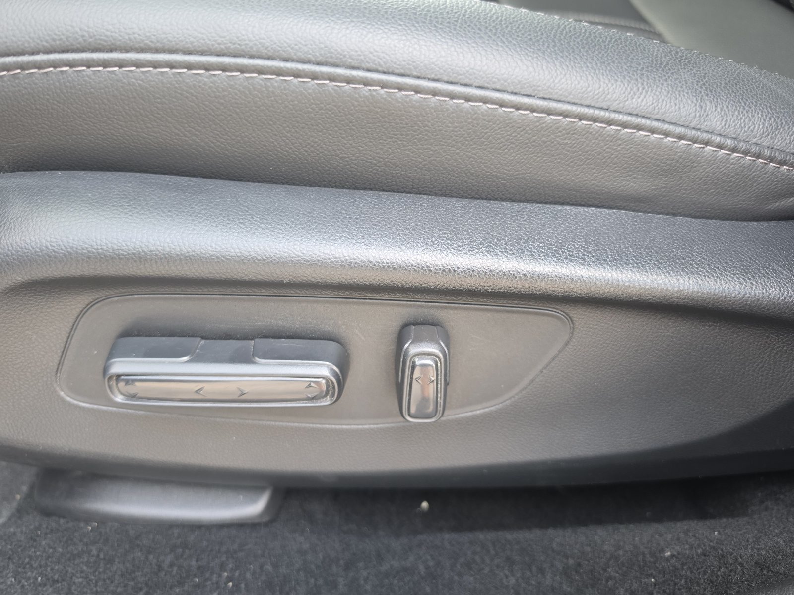 Used 2025 Honda HR-V EX-L image 11