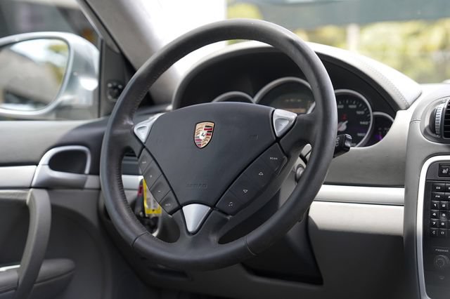 Used 2005 Porsche Cayenne Turbo AWD/4WD image 30