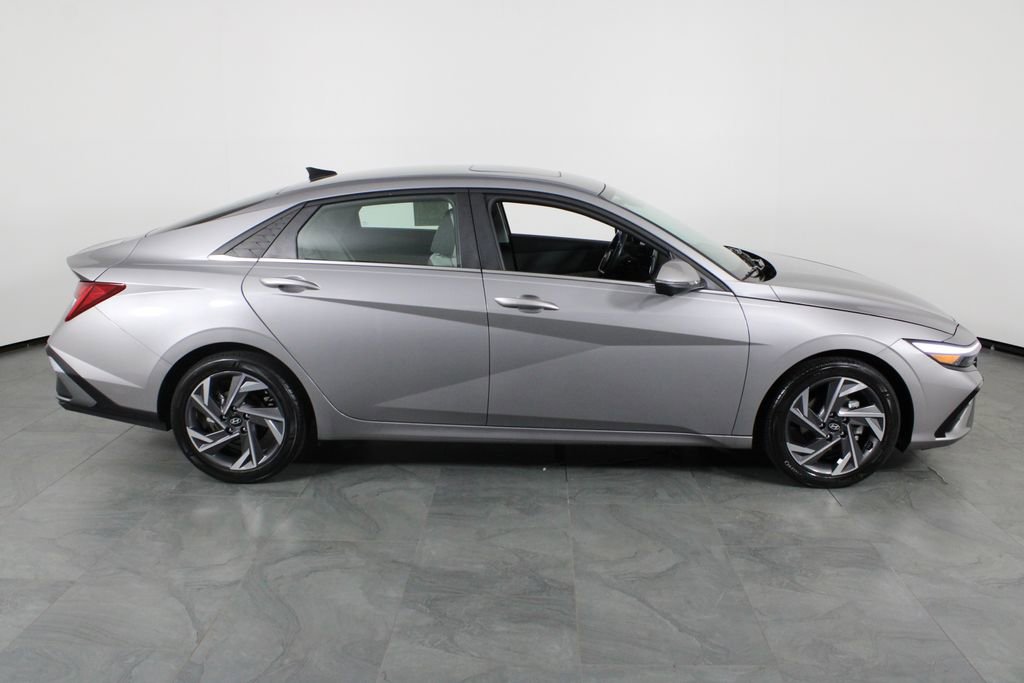 Certified 2024 Hyundai Elantra Limited FWD image 15