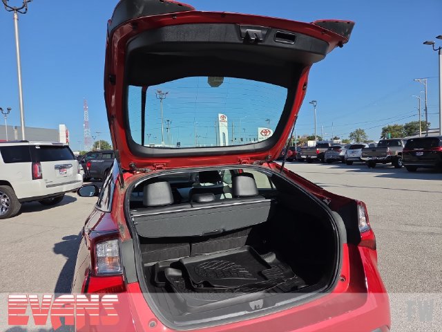 Used 2020 Toyota Prius XLE AWD/4WD image 28