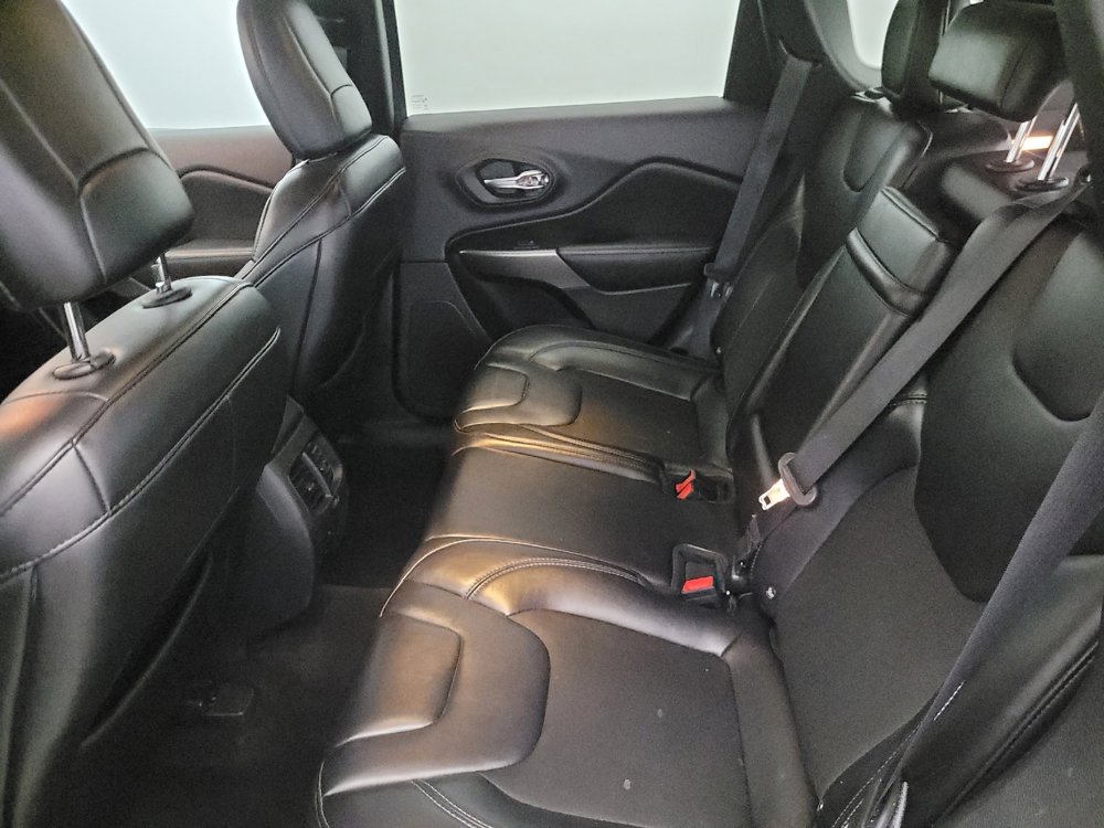 Used 2019 Jeep Cherokee Latitude Plus w/ Comfort/Convenience Group image 18