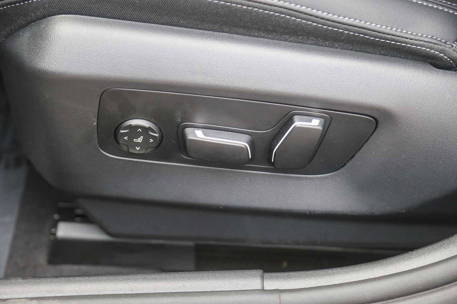 Certified 2025 BMW 530i image 18