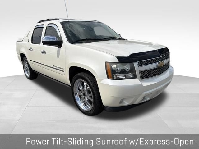 Used 2013 Chevrolet Avalanche LTZ RWD image 18