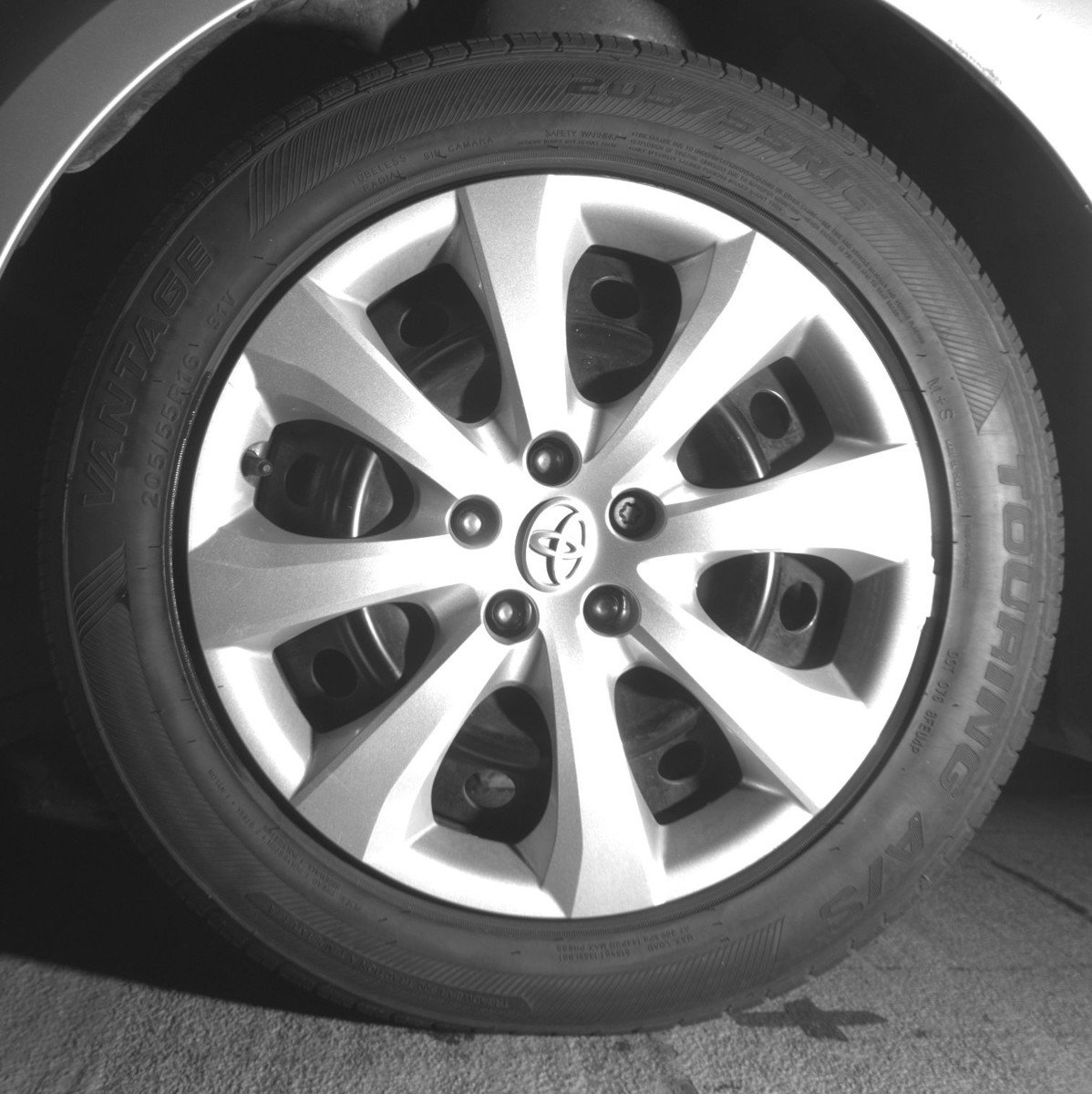 Used 2025 Toyota Corolla LE FWD image 12