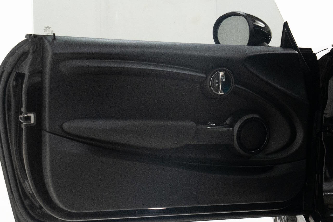 Used 2015 MINI Cooper 2-Door Hardtop image 13