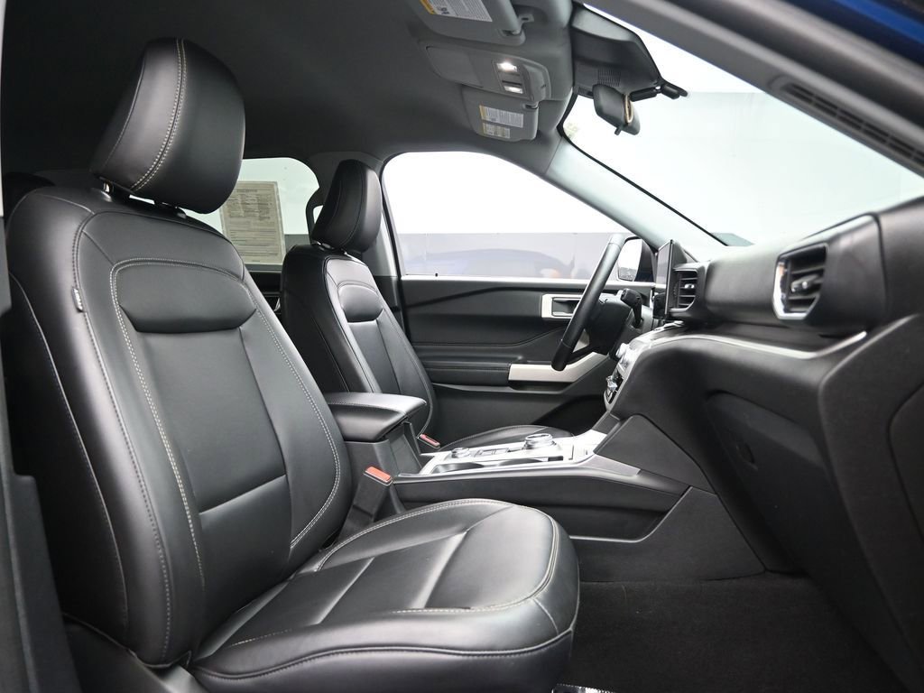 Used 2022 Ford Explorer XLT w/ Equipment Group 202A image 31