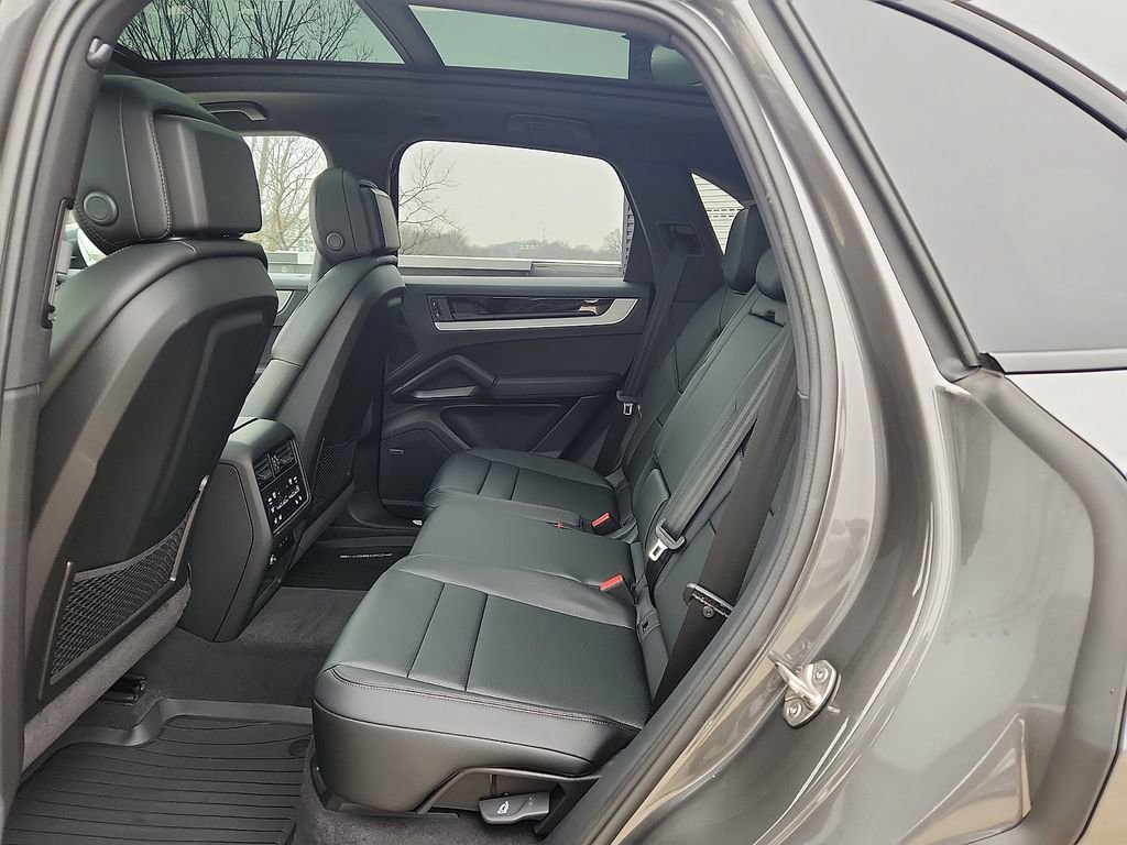 New 2026 Porsche Cayenne image 9