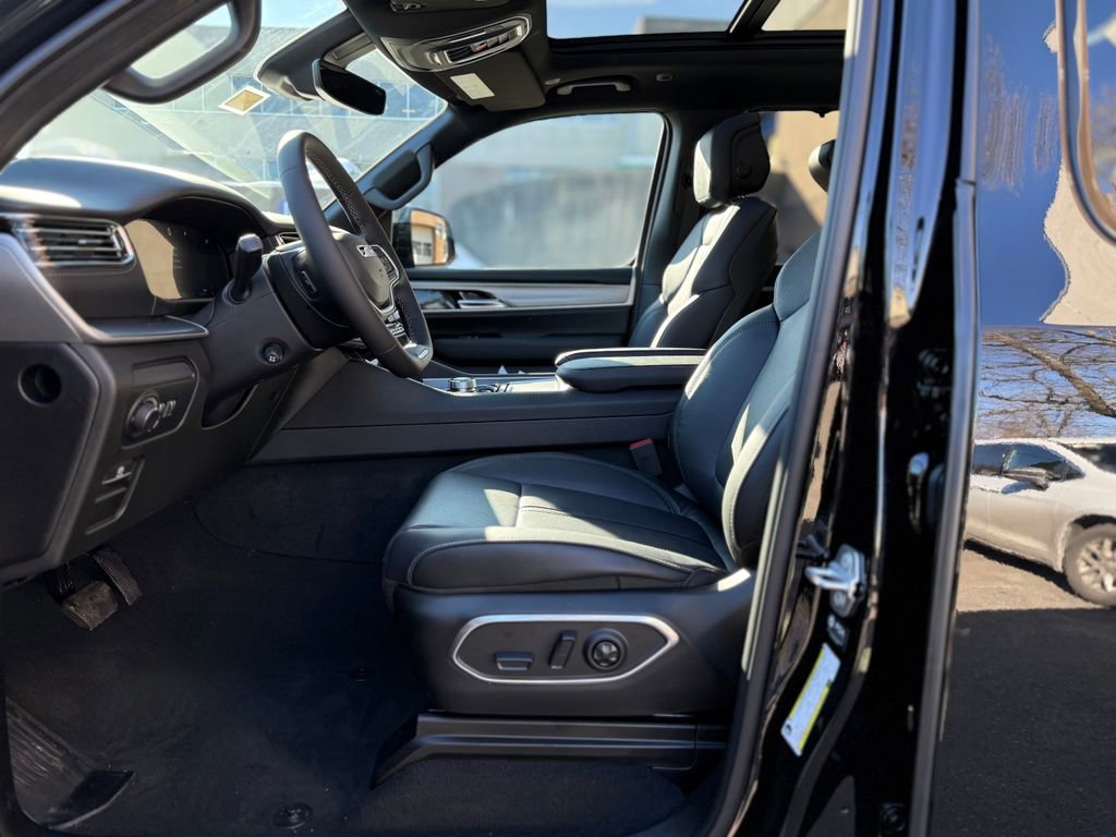 New 2026 Jeep Grand Wagoneer Limited image 13
