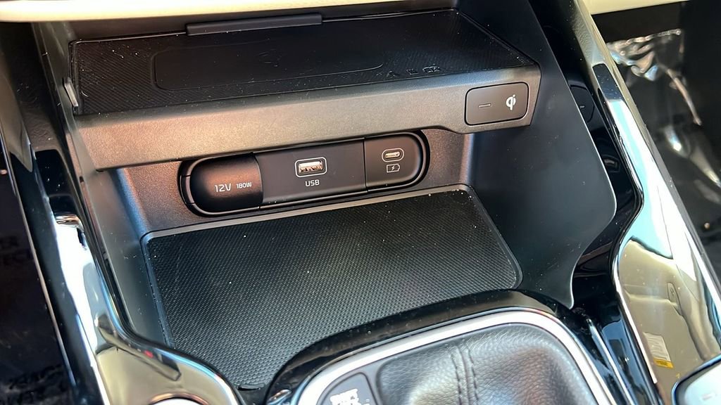 Certified 2025 Kia Soul EX image 14