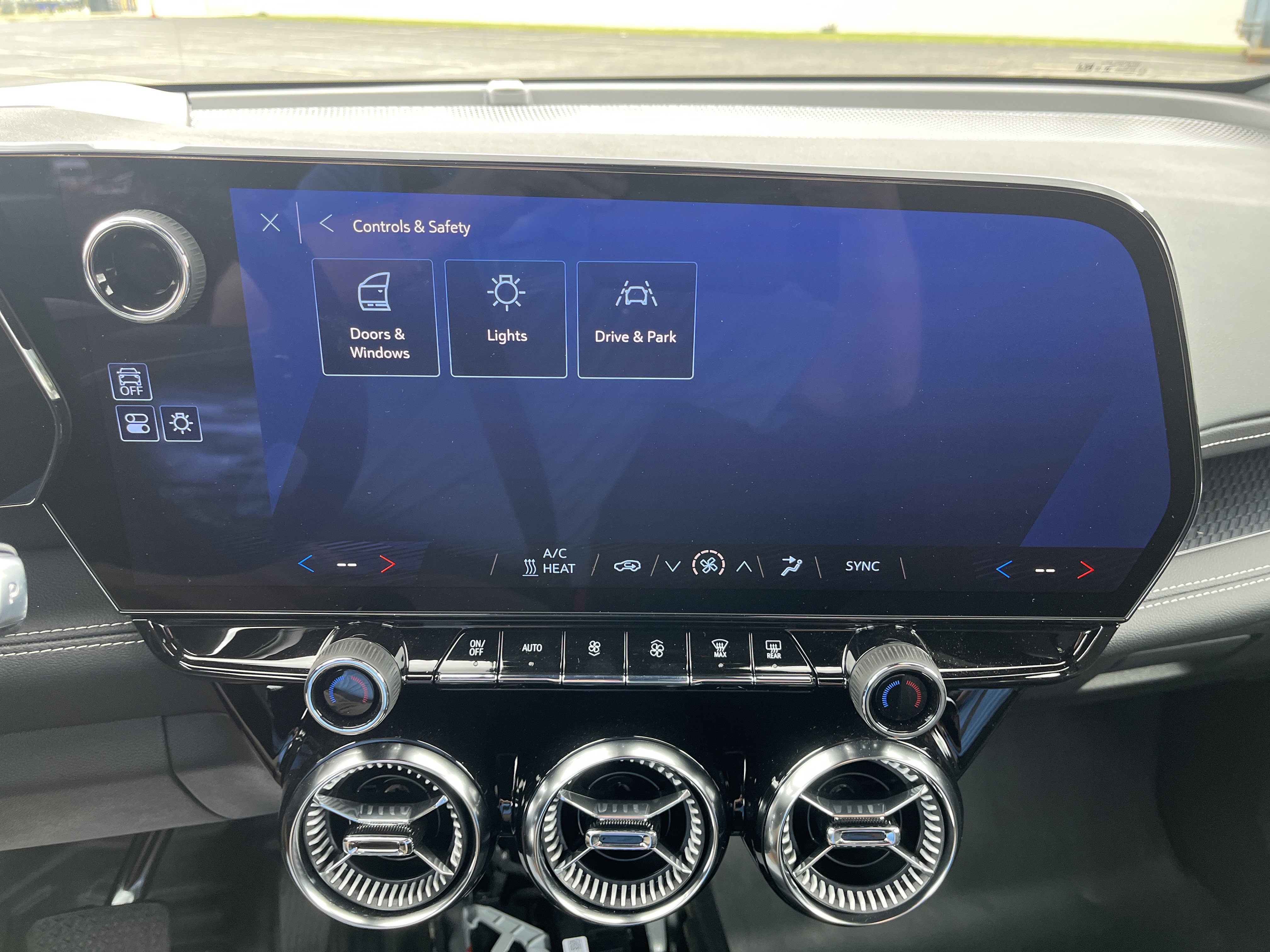 Used 2025 Chevrolet Blazer EV AWD Police image 24