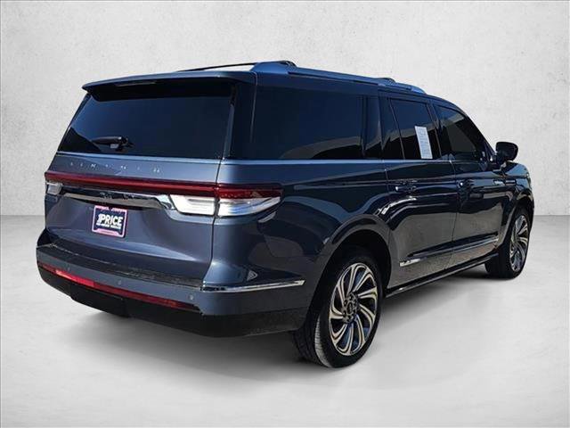 Used 2023 Lincoln Navigator L Reserve AWD/4WD image 5