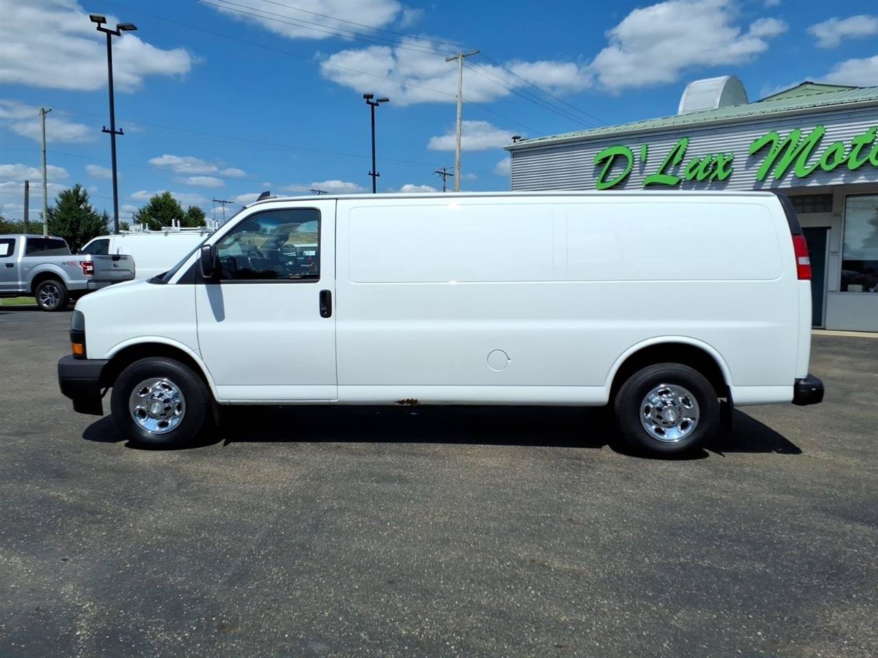 Used 2018 Chevrolet Express 3500 Extended w/ Driver Convenience Package RWD image 8