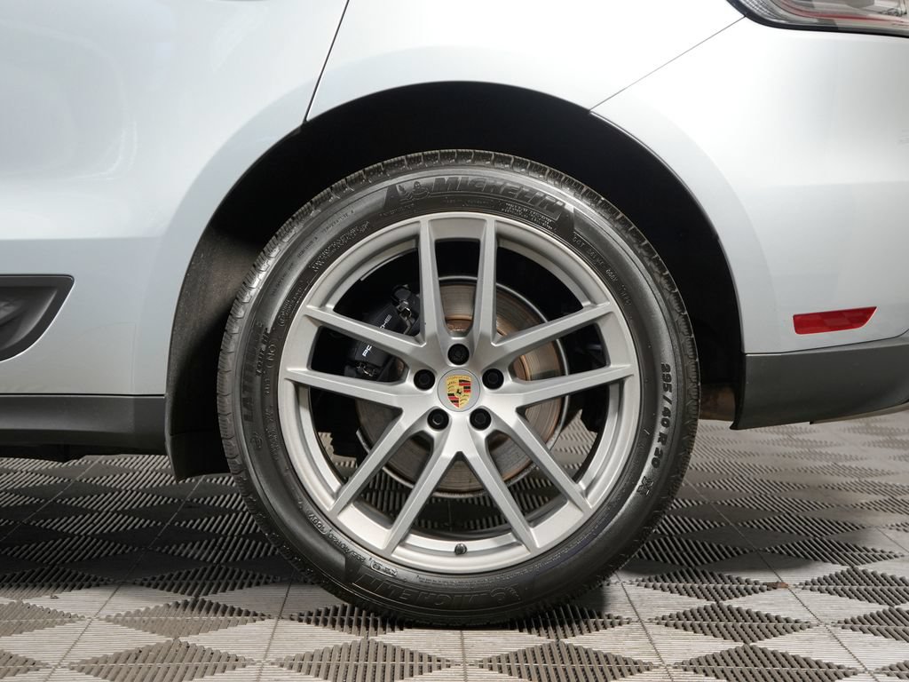 Certified 2023 Porsche Macan Turbo AWD/4WD image 14