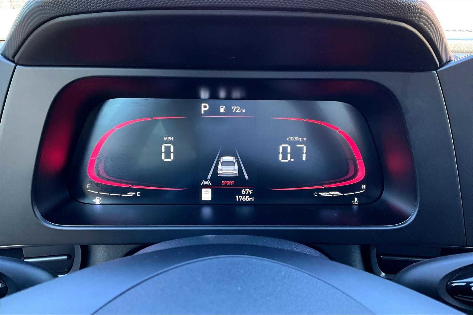 Used 2025 Hyundai Elantra Sport image 25