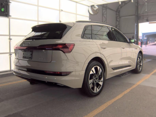 Used 2021 Audi e-tron Premium AWD/4WD image 2