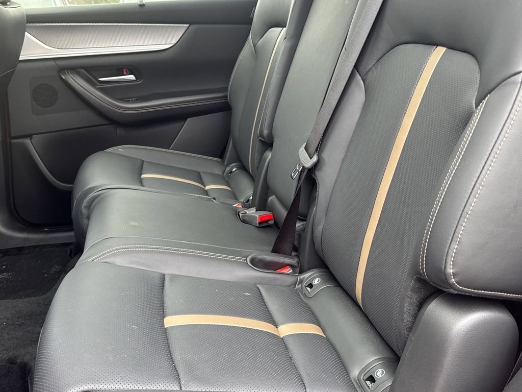 Used 2025 MAZDA CX-70 Plug-In Hybrid w/ Premium Plus AWD/4WD image 16