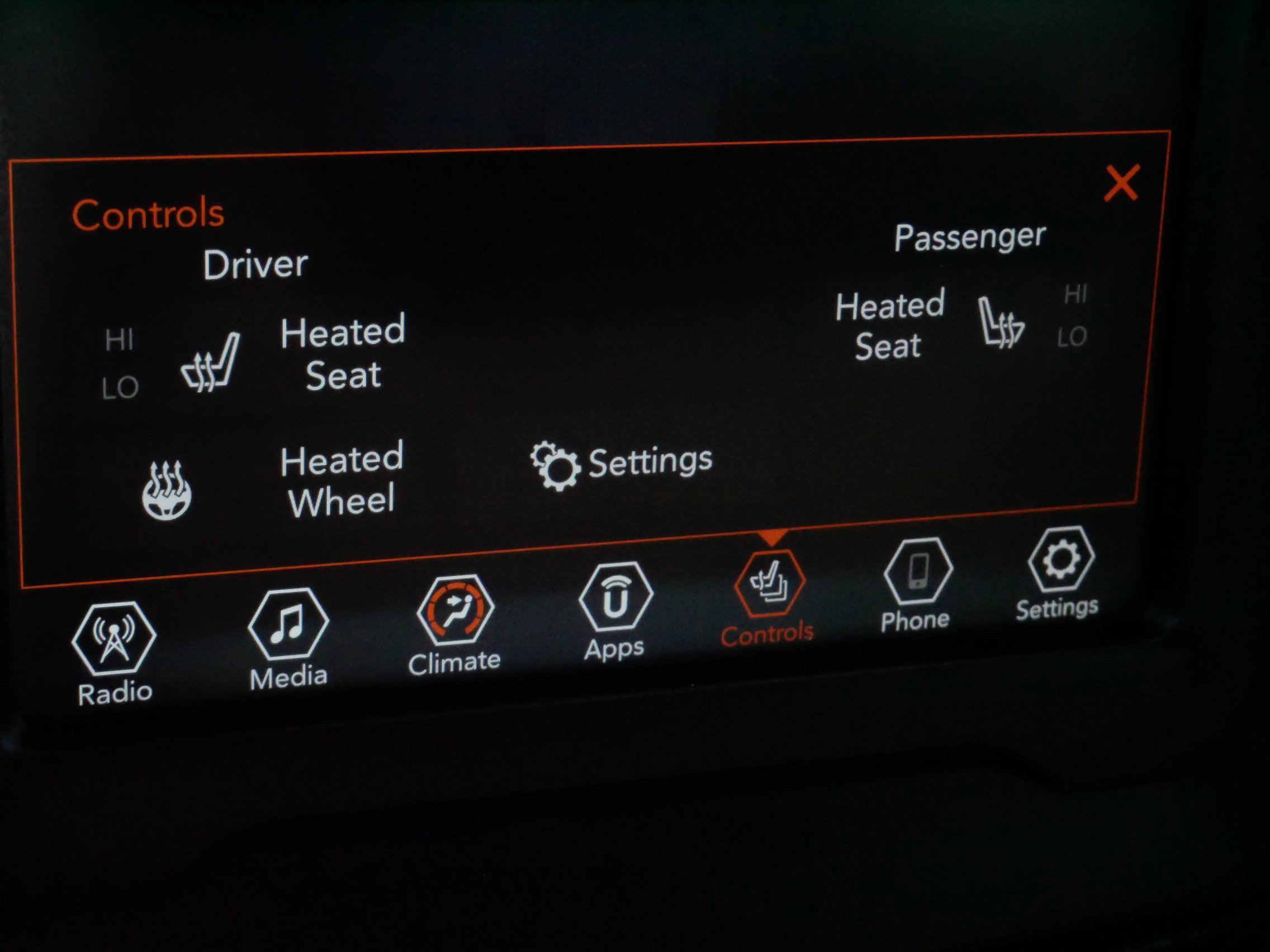 Used 2018 Jeep Renegade Latitude w/ Cold Weather Group image 29