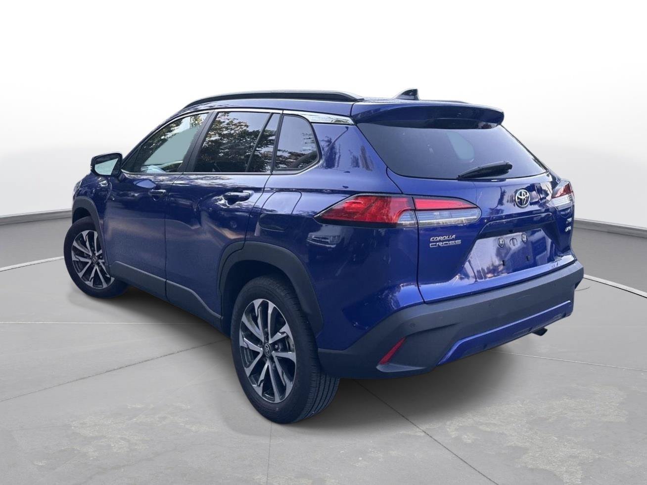 Used 2025 Toyota Corolla Cross XLE AWD/4WD image 8