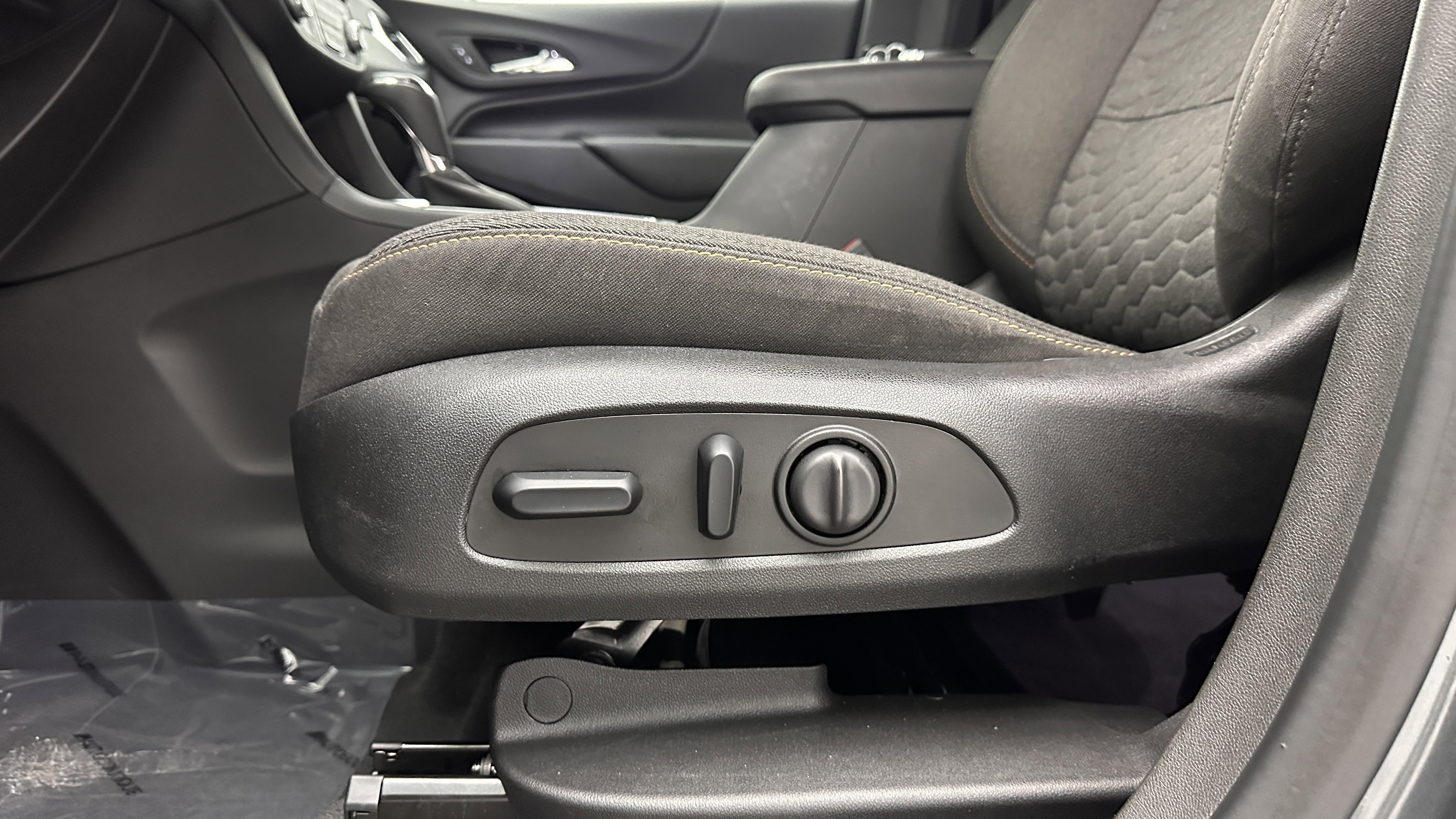 Used 2020 Chevrolet Equinox LT image 14