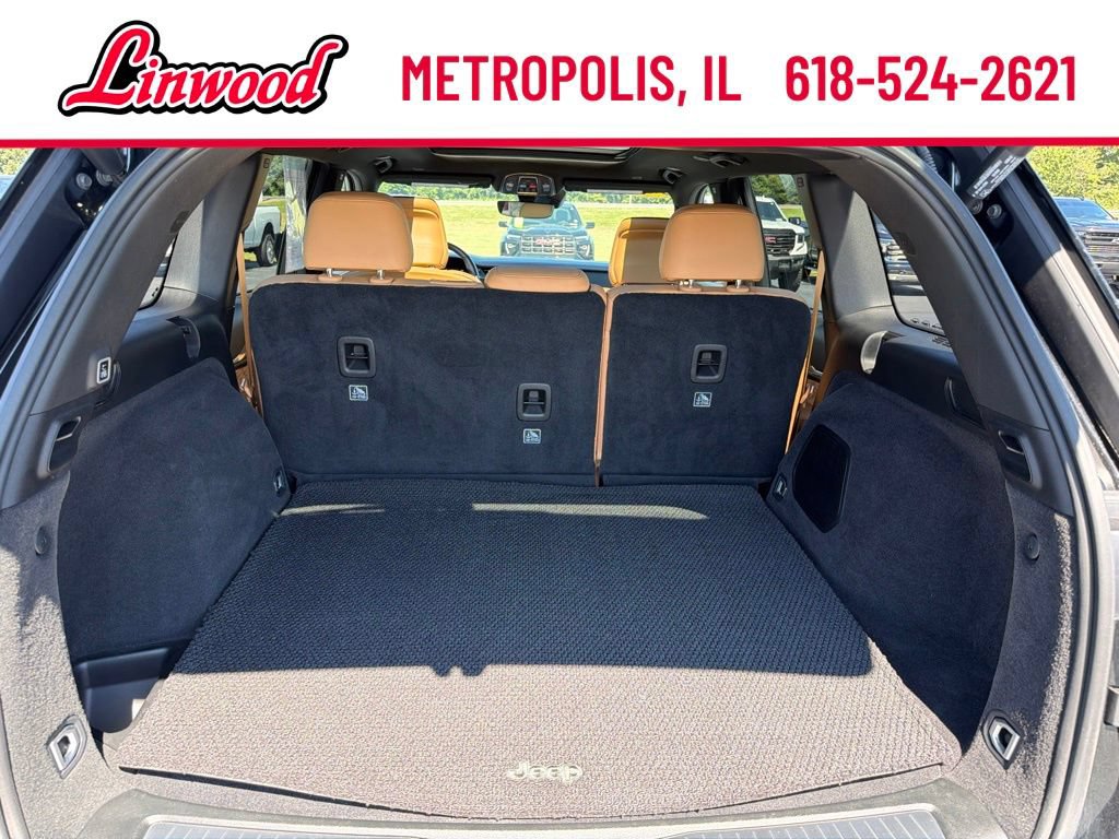 Used 2025 Jeep Grand Cherokee Summit AWD/4WD image 13