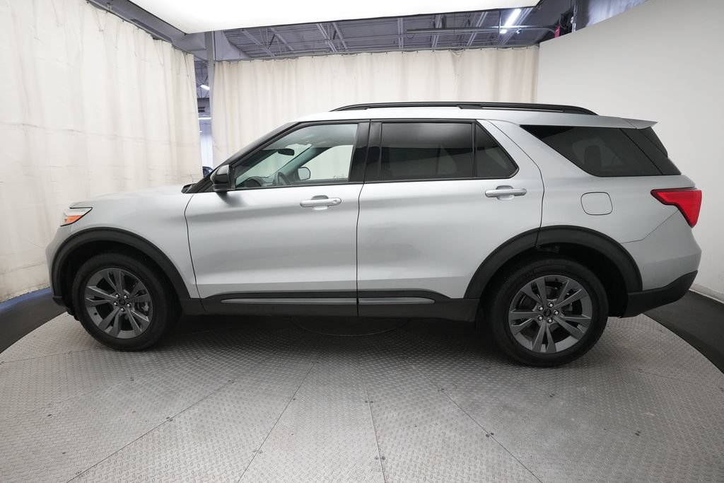 Used 2023 Ford Explorer XLT w/ Equipment Group 202A AWD/4WD image 25