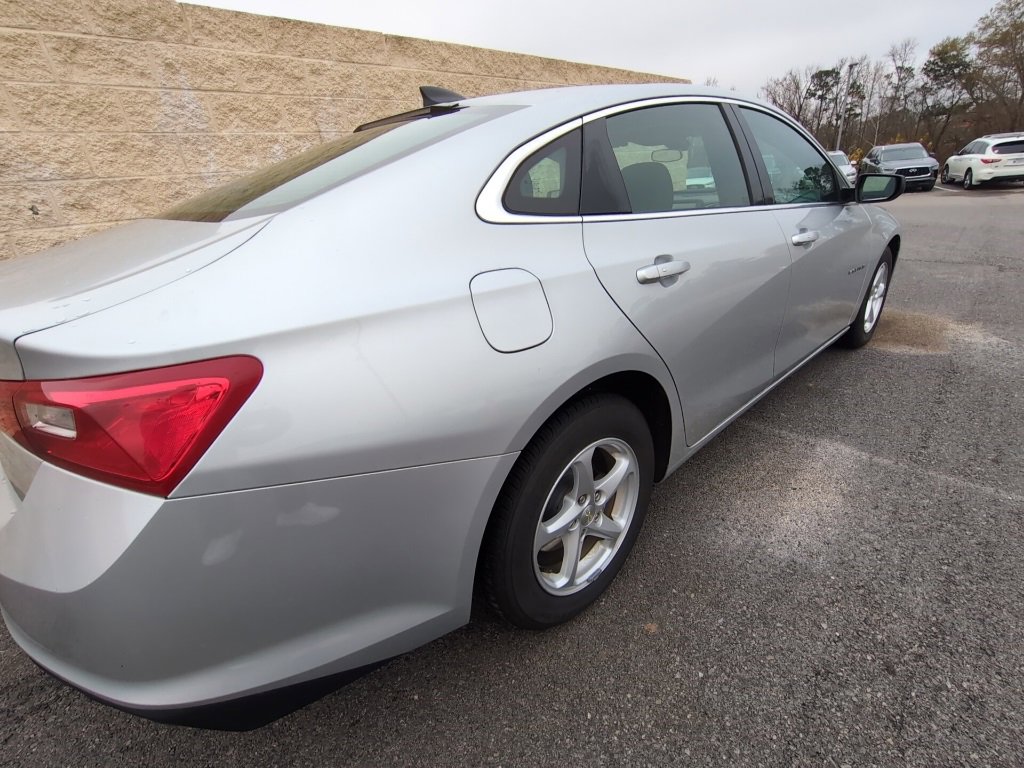 Used 2018 Chevrolet Malibu LS image 3