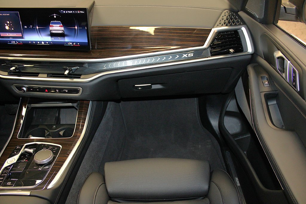 Used 2026 BMW X5 xDrive40i AWD/4WD image 33