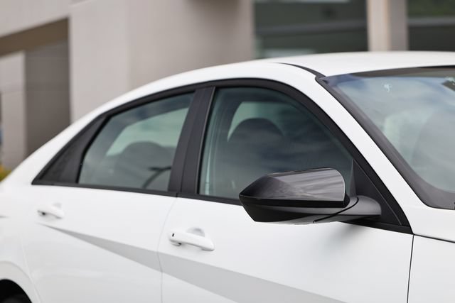 Certified 2025 Hyundai Elantra SEL FWD image 3