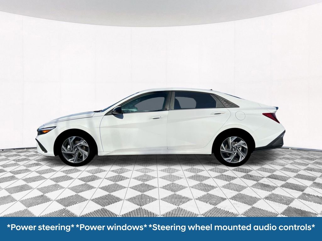 Used 2025 Hyundai Elantra Sport image 4