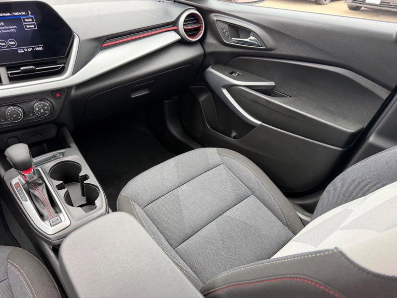 Used 2024 Chevrolet Trax RS FWD image 16