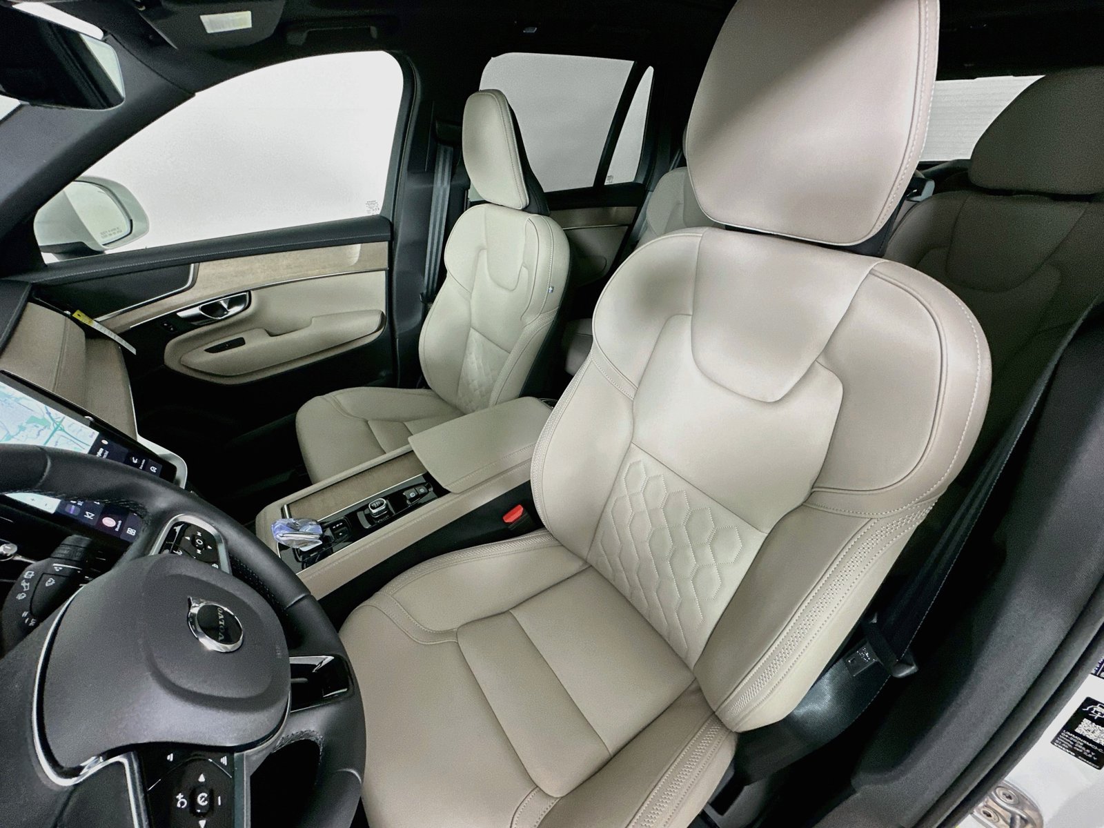 New 2026 Volvo XC90 T8 Plus w/ Protection Package AWD/4WD image 33