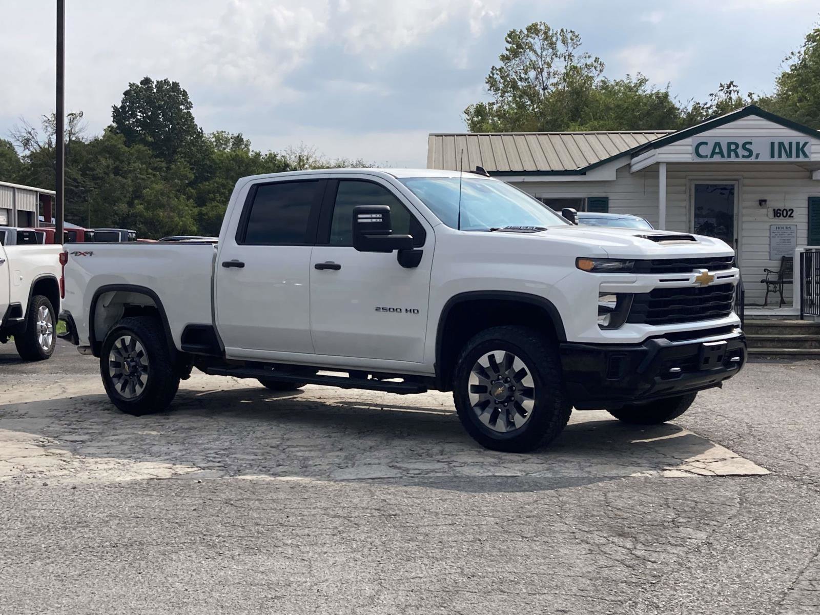 Used 2024 Chevrolet Silverado 2500 Custom w/ Custom Value Package image 1