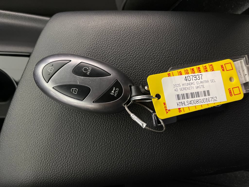 Certified 2025 Hyundai Elantra SEL FWD image 26