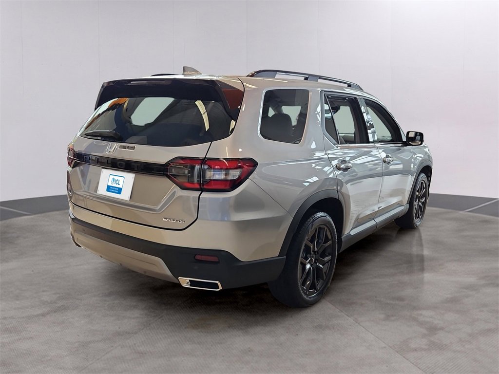 New 2025 Honda Pilot Touring image 2