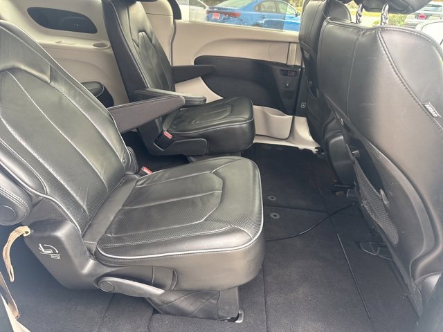 Used 2018 Chrysler Pacifica Limited image 10