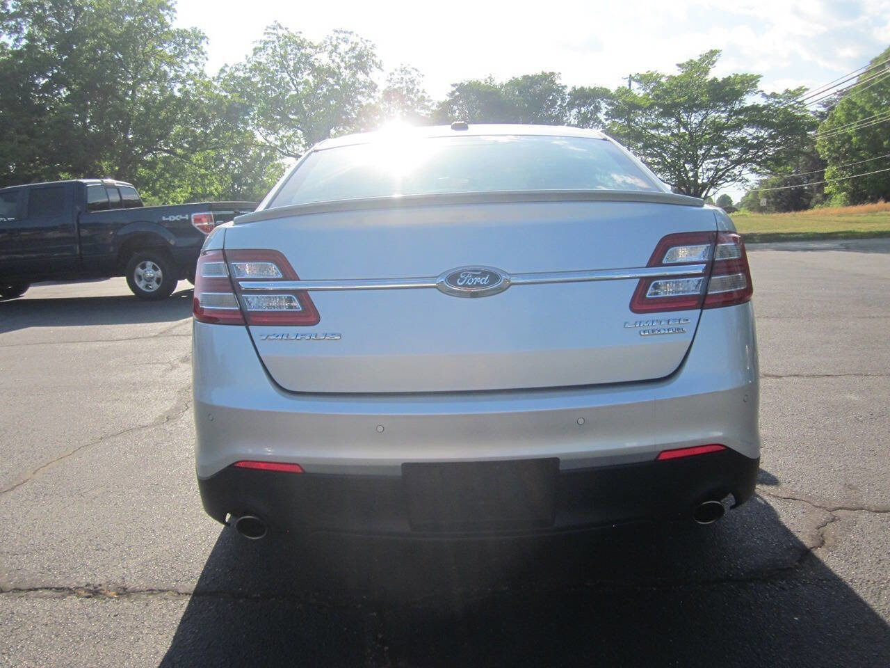Used 2013 Ford Taurus Limited FWD image 7