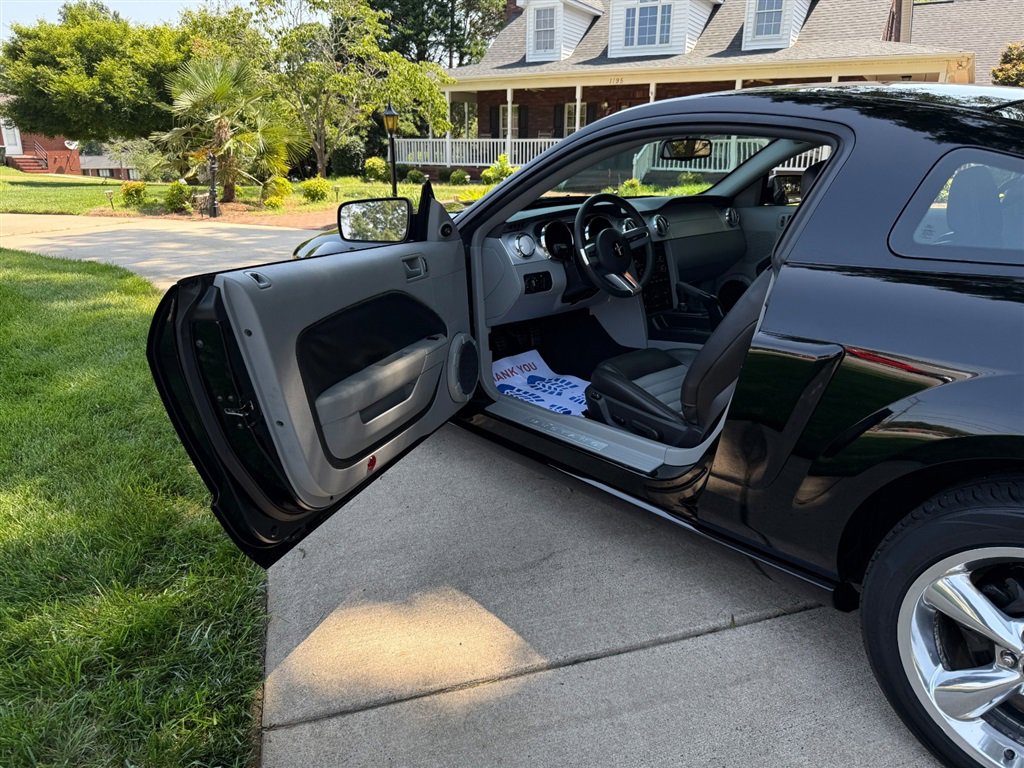 Used 2009 Ford Mustang GT image 43
