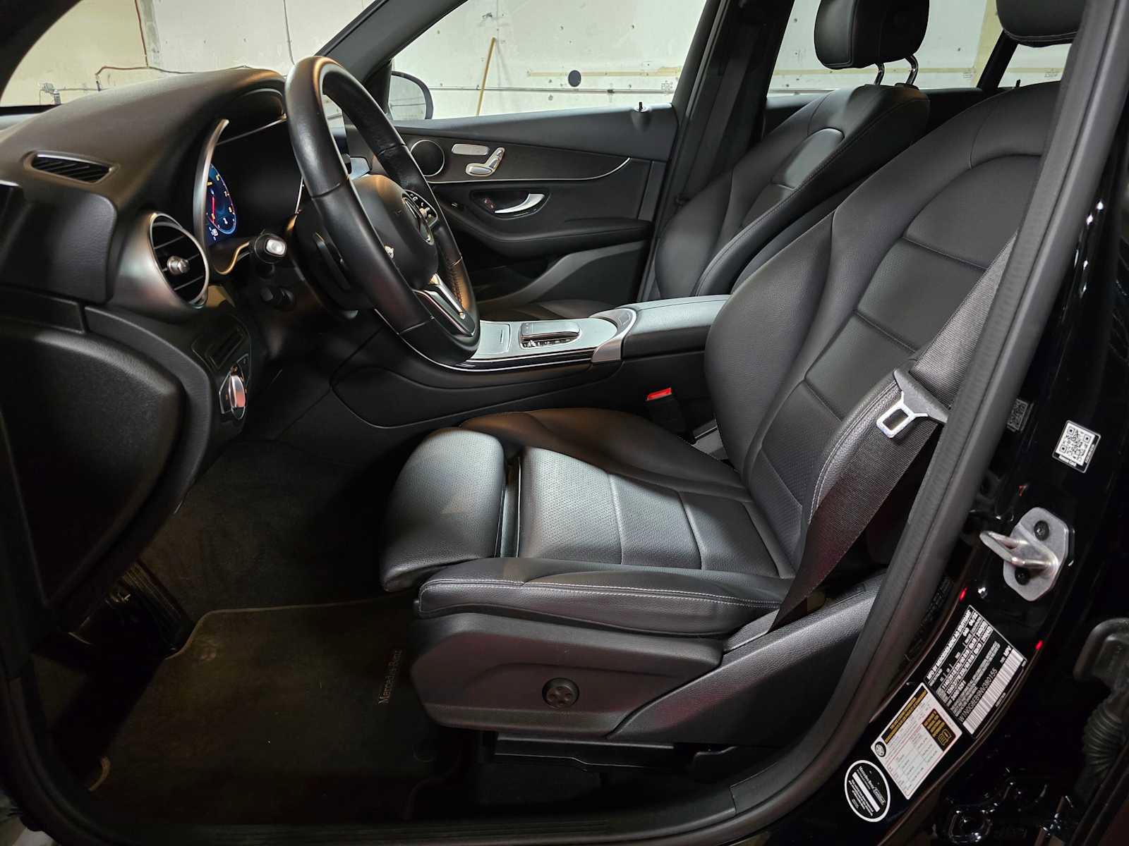 Used 2022 Mercedes-Benz GLC 300 GLC 300 image 23