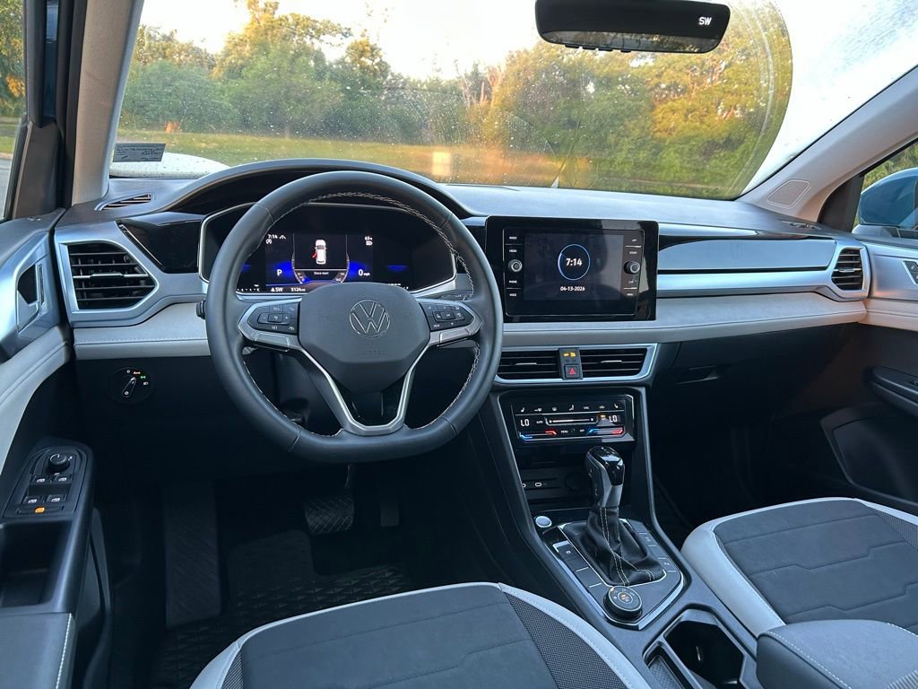 Used 2025 Volkswagen Taos SE image 12