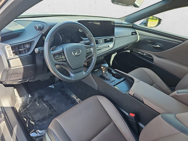 Certified 2025 Lexus ES 300h w/ Premium Package image 16