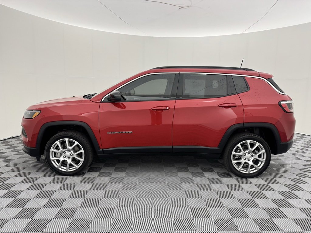 Used 2023 Jeep Compass Latitude image 5