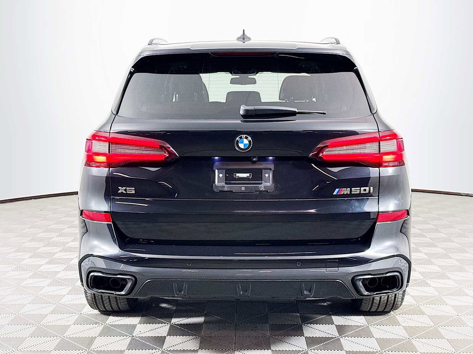 Used 2023 BMW X5 M50i w/ Executive Package image 6