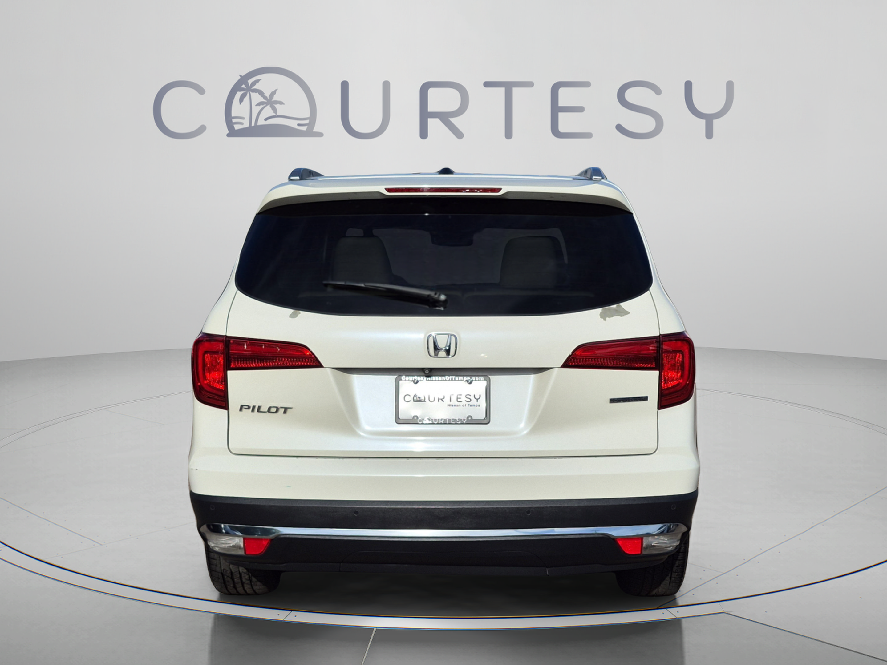 Used 2017 Honda Pilot Touring image 4