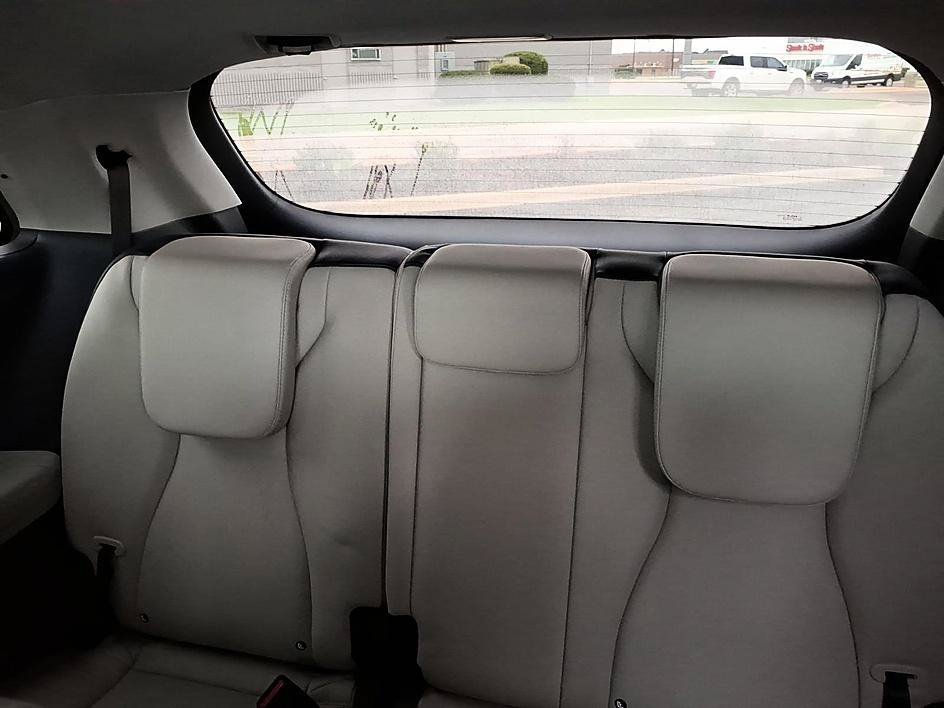Used 2025 Kia Carnival EX FWD image 23