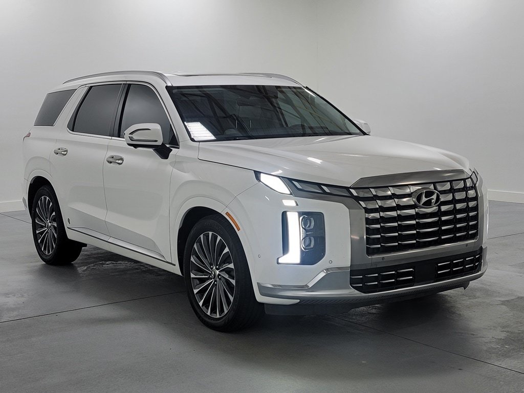 Used 2023 Hyundai Palisade Calligraphy FWD image 2