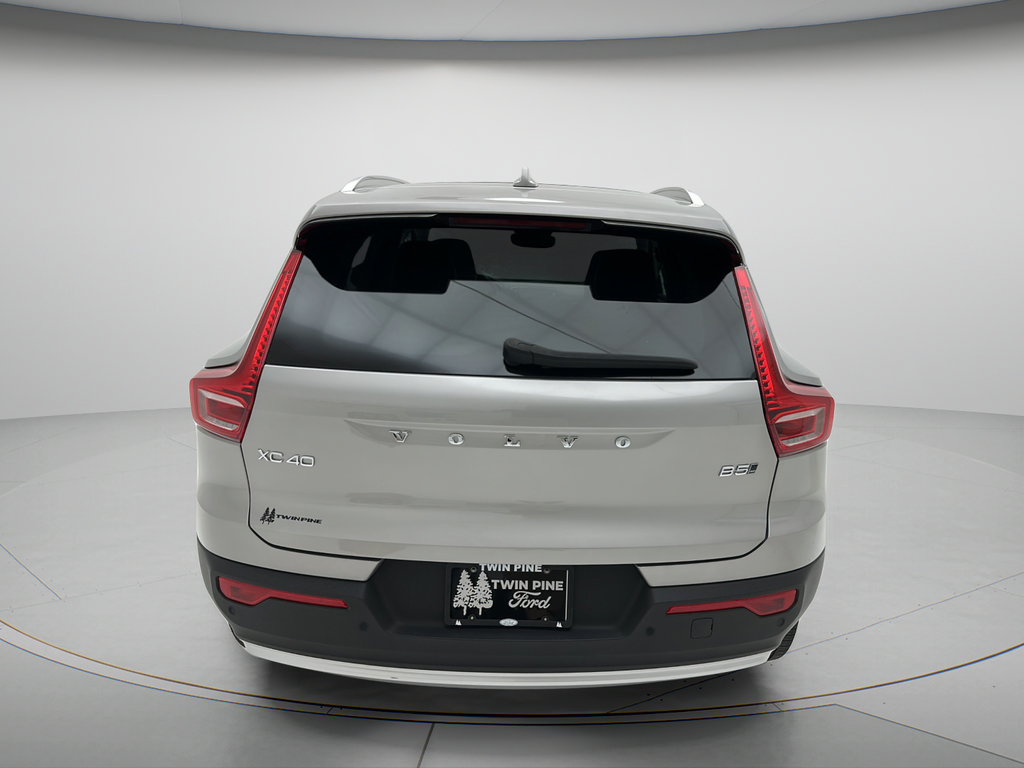 Used 2024 Volvo XC40 B5 Core AWD/4WD image 7