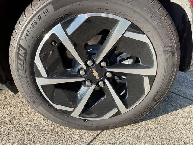 Used 2025 Chevrolet Equinox EV LT w/ Convenience Package image 11