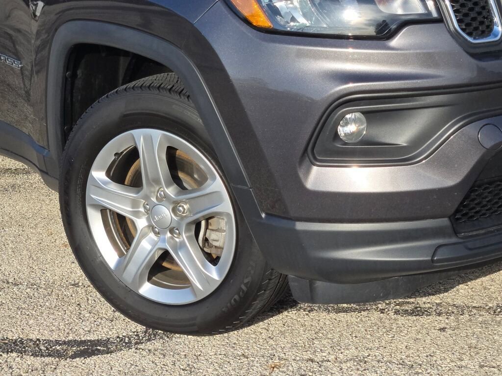 Used 2024 Jeep Compass Latitude AWD/4WD image 3