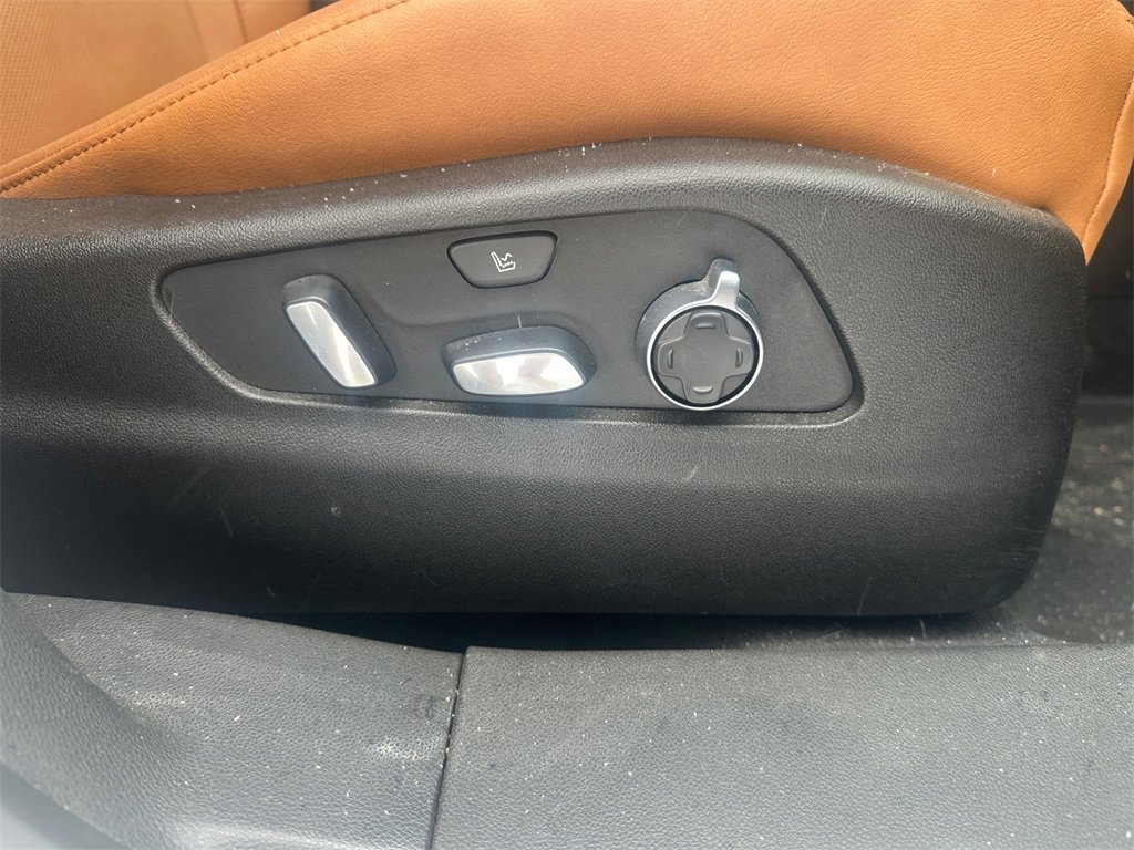 Used 2021 Cadillac XT4 Premium Luxury image 16