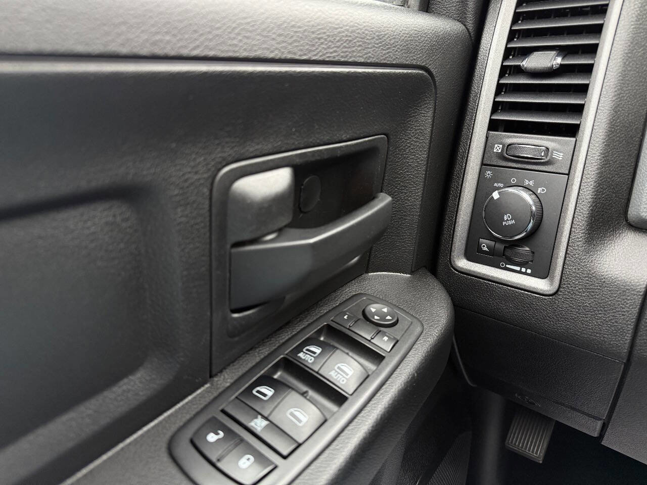 Used 2019 RAM 1500 Express AWD/4WD image 19